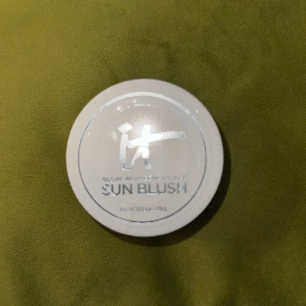 New IT Cosmetics Glow with Confidence Sun Cream Blush‎ with Hyaluronic Acid